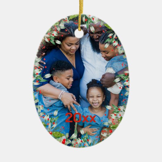 Monogram Rood Kerstmis Groene foto Klassieke Ronde Keramisch Ornament (Voorkant)