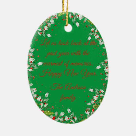 Monogram Rood Kerstmis Groene foto Klassieke Ronde Keramisch Ornament (Achterkant)