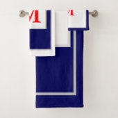 Monogram rood wit blauw blokpatroon bad handdoek (Insitu)