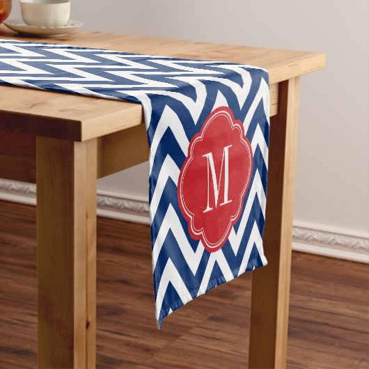 Monogram rood wit en blauw Chevron Korte Tafelloper (Voorbeeld)