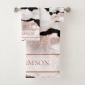 Monogram Roos Gold Glitter Agate Black White Swirl Bad Handdoek (Insitu)