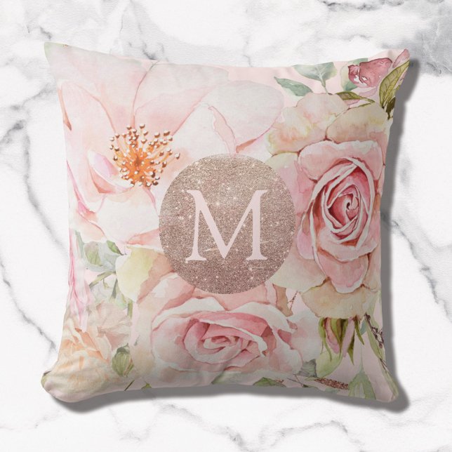 Monogram Roos Goud Blush Roze Waterverf Bloemen Kussen (Close up)