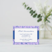 Monogram Royal Blue Lila Floral Swirl Wedding Informatiekaartje (Staand voorkant)