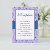 Monogram Royal Blue Lila Swirl Wedding Informatiekaartje (Staand voorkant)