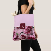 Monogram Roze Anjer Januari Verjaardag Bloem Tote Bag (Dichtbij)