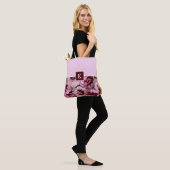 Monogram Roze Anjer Januari Verjaardag Bloem Tote Bag (Op model)