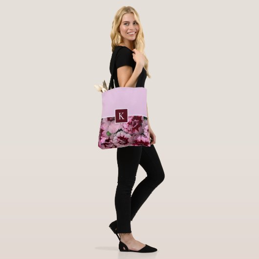 Monogram Roze Anjer Januari Verjaardag Bloem Tote Bag (Op model)