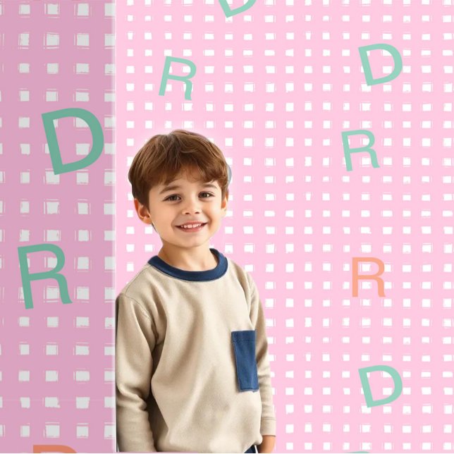 Monogram roze behang (monogrammed wallpaper for kid's room)