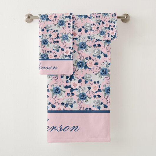 Monogram Roze Blauwe Bloemrozen Elegant Cadeau Bad Handdoek (Insitu)