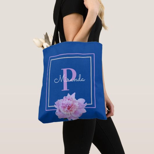 Monogram roze bloem blauw tote bag (Dichtbij)