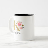 Monogram Roze Bloemen Initiaal Letter K Tweekleurige Koffiemok (Voorkant links)