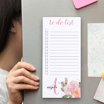 Monogram roze bloemen om te doen lijst magnetisch notitieblok<br><div class="desc">magnetisch notitieblok om te personaliseren met uw monogram. De sjabloon is ingesteld voor u om jouw naam en initiaal toe te voegen (maar u kunt beide secties leeg laten als u liever een of de andere hebt). Dit bloemenontwerp heeft roze waterverf met loof en springende hand met letterschrift typografie. Het...</div>