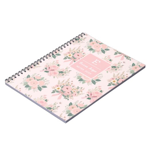 Monogram Roze Coquette Bloemen, Esthetische Bloeme Notitieboek (Linkerzijde)