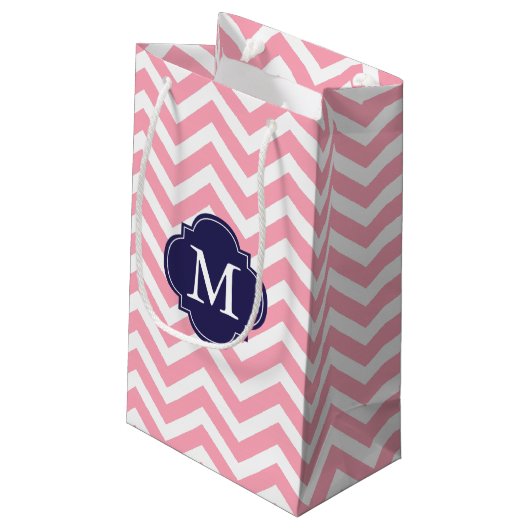 Monogram roze en blauwe zigzag klein cadeauzakje (Achterkant Gekanteld)