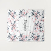 Monogram roze en grijze Floral Waterverf Wandkleed (Voorkant (horizontaal))