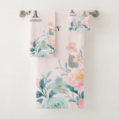 Monogram roze en groene Floral Border Bad Handdoek (Insitu)