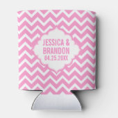 Monogram roze en wit zigzag Chevron 2 Blikjeskoeler (Achterkant)