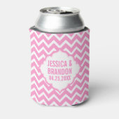 Monogram roze en wit zigzag Chevron 2 Blikjeskoeler (Blikje Achterkant)