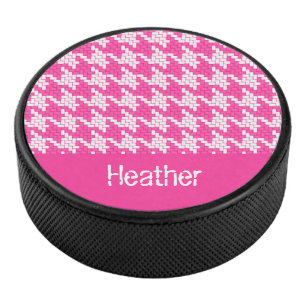 Monogram roze en witte horsthoek patroon hockey puck