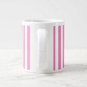 Monogram roze en witte strepen grote koffiekop (Achterkant)