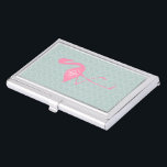 Monogram Roze Flamingo   Quatrefoil Visitekaarthouder<br><div class="desc">Een geschenk met een illustratie van een roze flamingo over een quatrefolie-achtergrond van de munt.  Geef je monogram een persoonlijk tintje op het lichaam van flamingo.</div>