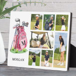Monogram Roze Golf Fotocollage Fotoplaat<br><div class="desc">Deze gepersonaliseerde fotoplaquette met een ezelstandaard is een geweldige manier om favoriete herinneringen te eren met een op golf geïnspireerde twist. Aan de linkerkant is het ontwerp voorzien van een roze golftas in waterverf-stijl met een aangepast monogram-initiaal dat op de tas zelf is gedrukt. Hieronder wordt de naam van de...</div>