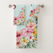 Monogram Roze Hibiscus Bloemen Tropische Bloemen Bad Handdoek (Insitu)