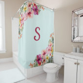 Monogram Roze Hibiscus Bloemen Tropische Bloemen Douchegordijn (In situ)