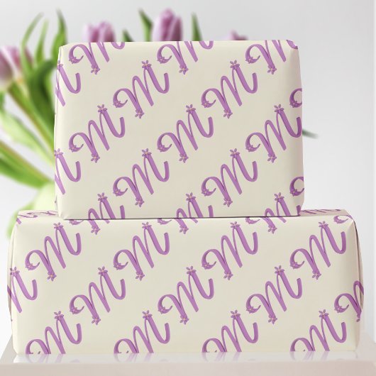 Monogram Roze Letter M op Crème Wrapping Paper Cadeaupapier