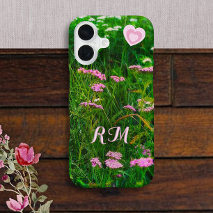 Monogram Roze Wilde Bloemhartjes iPhone 16 Hoesje