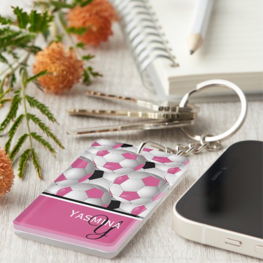 Monogram roze zwart Voetbal Patroon Sleutelhanger (Voorkant Rechts)