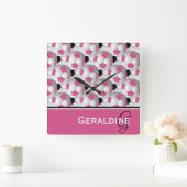 Monogram roze zwart Voetbal Patroon Vierkante Klok (Huis)