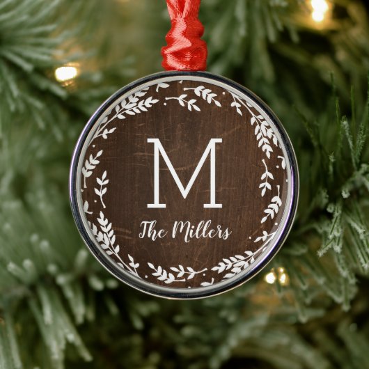 Monogram Rustic Wreath Faux Wood Family Metalen Ornament (Boom)