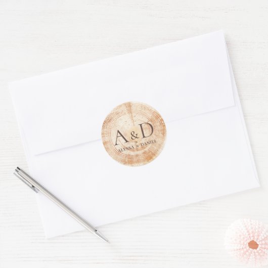 Monogram rustieke bruiloft houten plak op maat ronde sticker (Envelop)