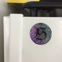 Monogram S Paarse blauwe achtergrond