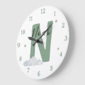 Monogram Sage Baby Initiële Naam Kinderkamer Klok (Hoek)