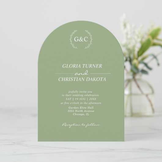 Monogram Sage Green Arch Shape Wedding Kaart (Staand voorkant)