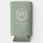Monogram Sage Green Crest Botanische bruiloft Seltzer Blikjeskoeler (Voorkant)