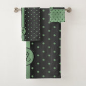 Monogram Sage Green en Black Polka Dot Pattern Bad Handdoek (Insitu)