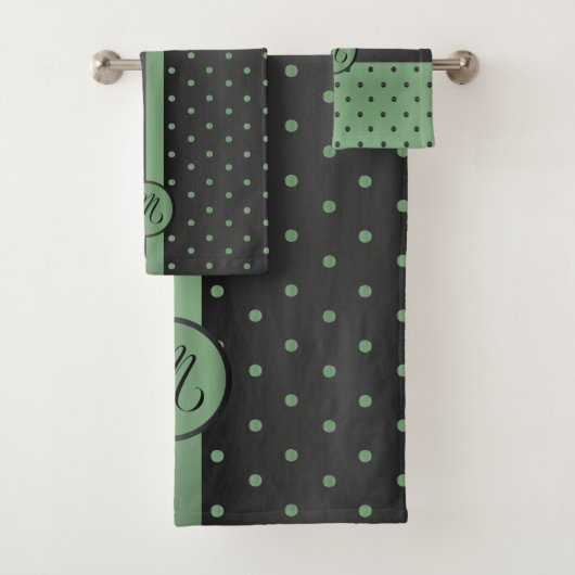 Monogram Sage Green en Black Polka Dot Pattern Bad Handdoek (Insitu)