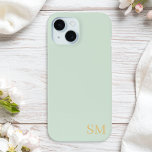 Monogram Sage Green Gold Minimalistische Initialen iPhone 15 Case<br><div class="desc">Creëer uw eigen gepersonaliseerde monogram iPhone-hoesje in saliegroen en goudkleur met aangepaste initialen in elegante minimalistische typografie.</div>