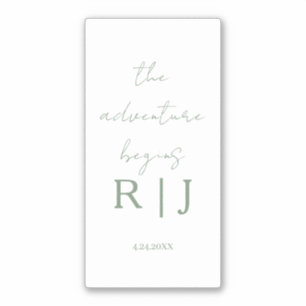 Monogram Sage Groene Citaat Avontuur Begint Trouwe Sticker