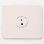 Monogram, salon, minimalistisch, licht-beige-roos muismat<br><div class="desc">Minimalistisch,  modern,  salon,  monogram ontwerp,  licht-beige-roos.</div>