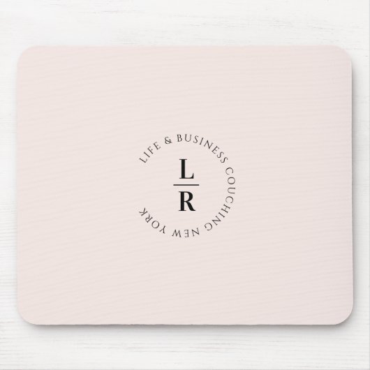 Monogram, salon, minimalistisch, licht-beige-roos muismat (Voorkant)