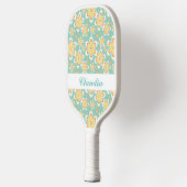 Monogram schattige oranje bloemetjes op groen pickleball paddle (Links)