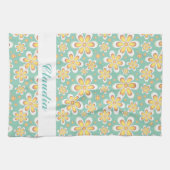 Monogram schattige oranje bloemetjes op groen theedoek (Horizontaal)