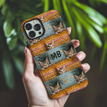 Monogram Schattigee Katten Gebreid Girly Gepersona iPhone 16 Pro Max Hoesje<br><div class="desc">Monoram Schattige Cats Knitted Girly Personalized iPhone 16 Pro Max Hoesjes zijn voorzien van schattige katjes die door een oranje en blauw gebreid patroon kijken. Gepersonaliseerd met uw eigen monogram. Ideaal als cadeau voor kattenliefhebbers voor kerst,  verjaardagen,  feestdagen en meer. Ontworpen door ©2024 Evco Studio www.zazzle.com/store/evcostudio</div>