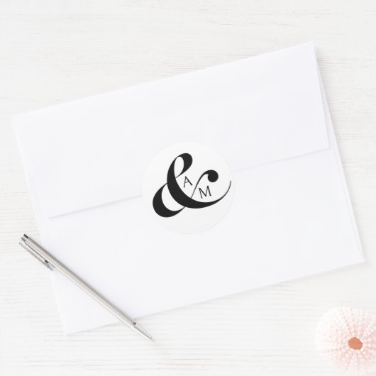 Monogram Script Ampersand Bruiloft Ronde Sticker (Envelop)