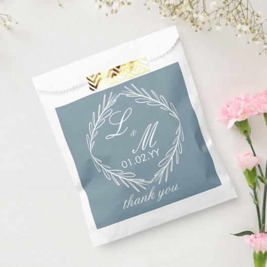 Monogram Script Branch Dusty Blue Wedding Bedankzakje (Gezegeld)