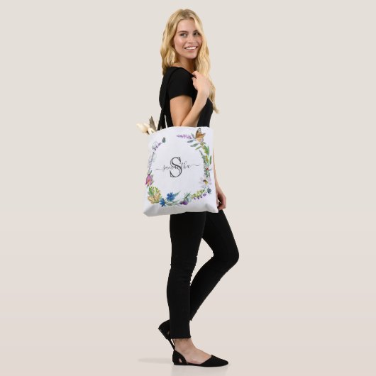 Monogram Script Calligrafie Vlinders Bloemen Naar Tote Bag (Op model)